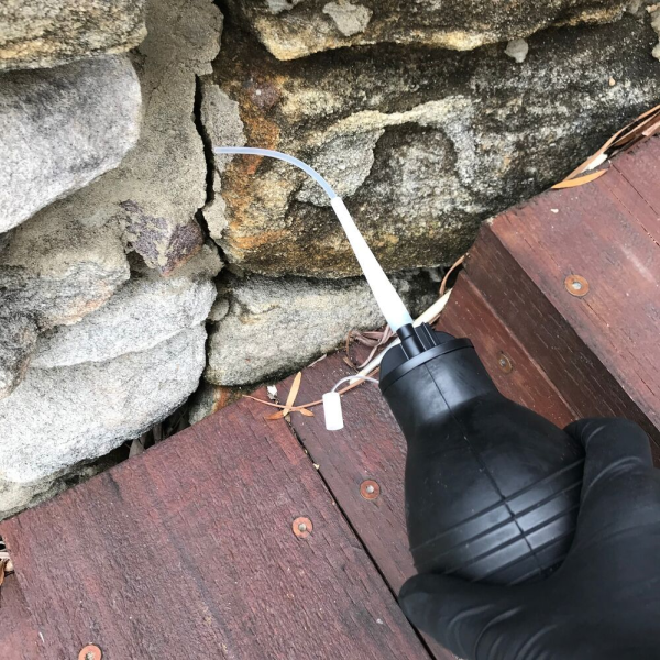 B G Bulb Duster Tips Precision Dust and Granular Applicator with Belt Clip